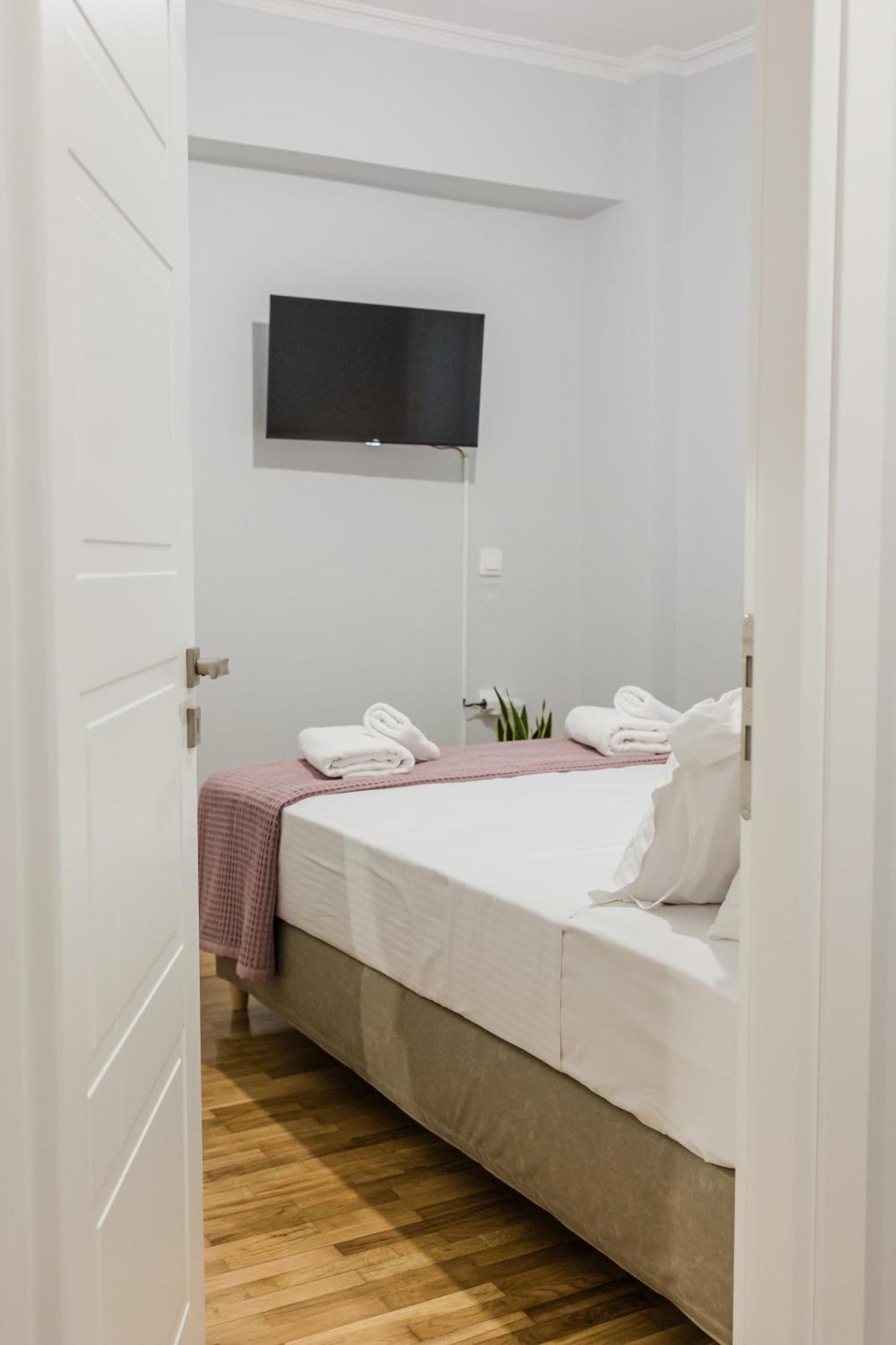 The Little Pigeon - Pink Apartment Ioannina Exterior foto
