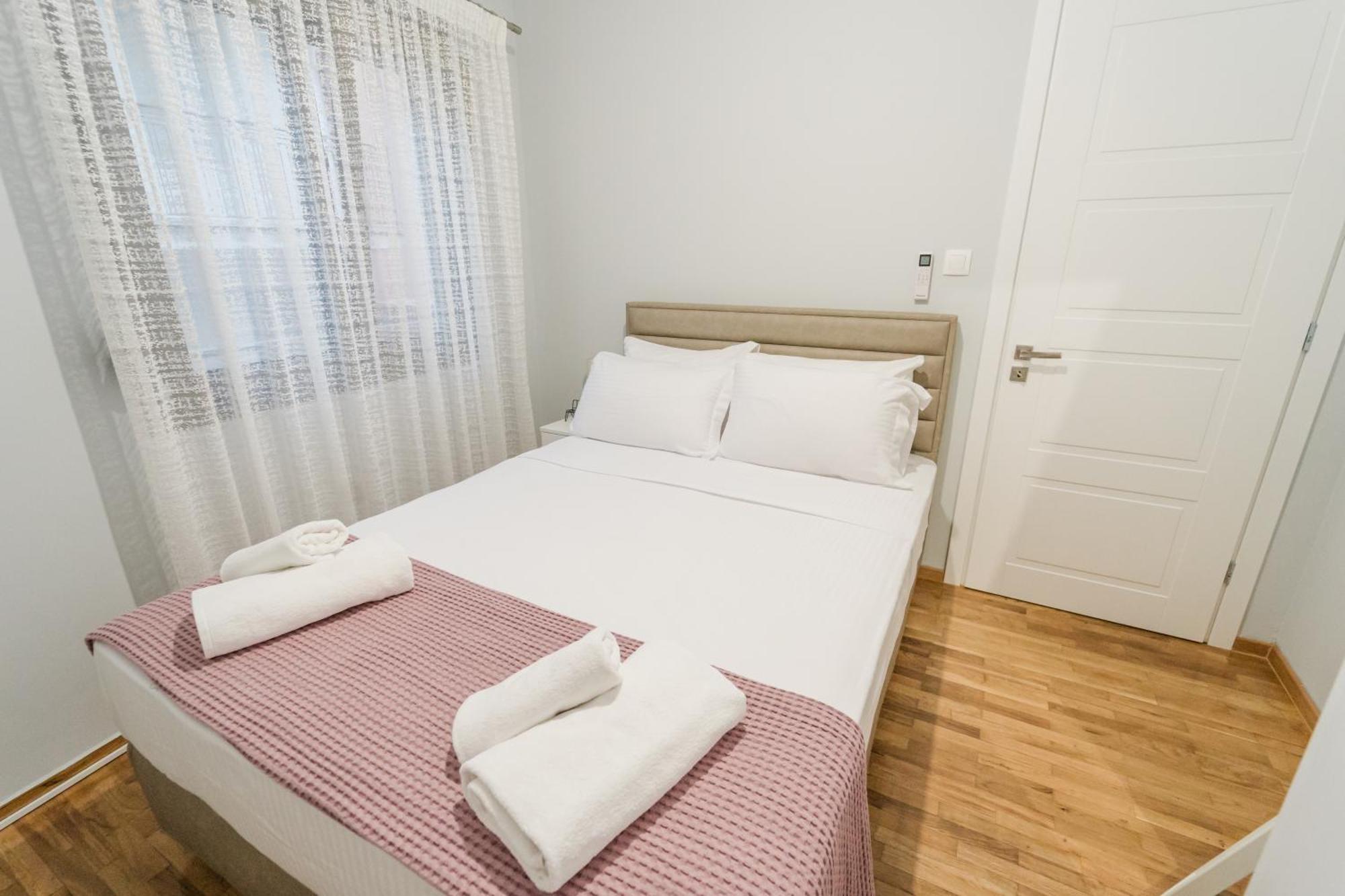 The Little Pigeon - Pink Apartment Ioannina Exterior foto
